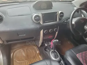 Toyota IST 2004 Gold