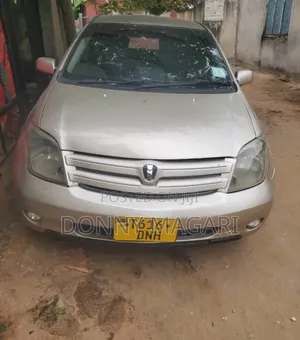 Toyota IST 2004 Gold
