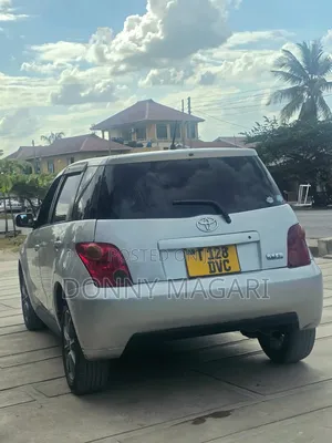 Toyota IST 2004 Silver