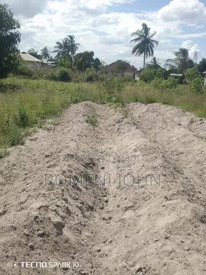Kiwanja Sqmita 300 Kinauzwa Milioni 10,000,000/ Ukonga Bombambili.