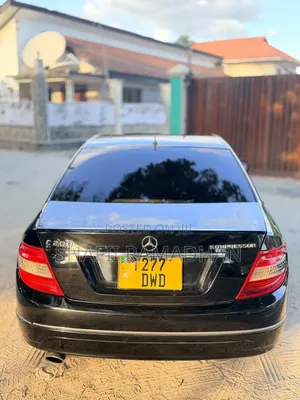 Mercedes-Benz C-Class C 180 CGI BlueEFFICIENCY (S204) 2009 Black