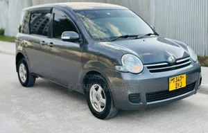 Toyota Sienta 2007 Gray