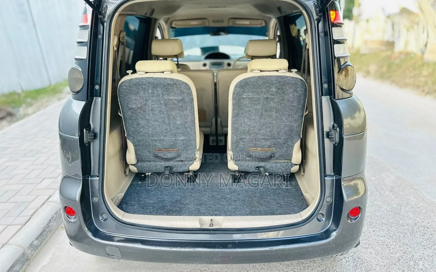 Toyota Sienta 2007 Gray