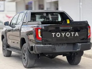 New Toyota Hilux 2025 Black