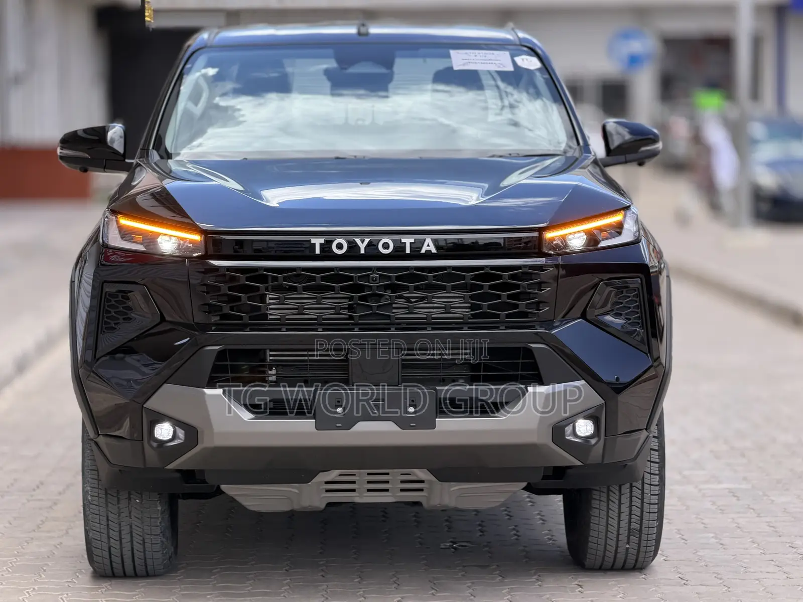 New Toyota Hilux 2025 Black