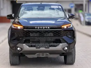 New Toyota Hilux 2025 Black