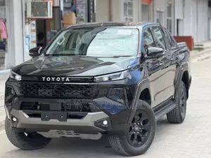 New Toyota Hilux 2025 Black