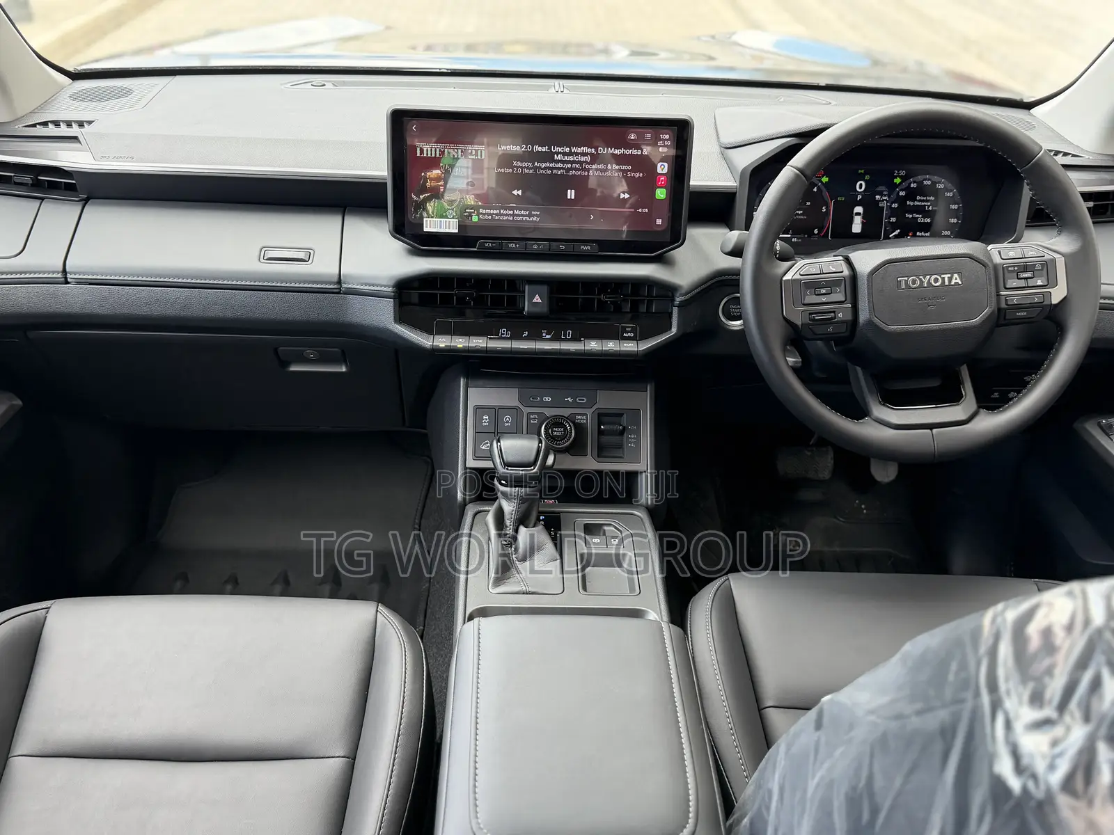New Toyota Hilux 2025 Black