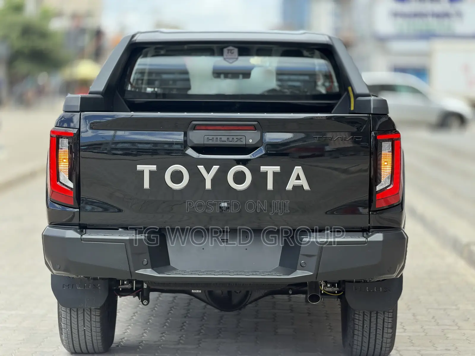 New Toyota Hilux 2025 Black