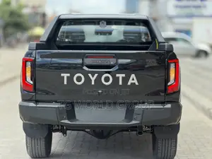 New Toyota Hilux 2025 Black