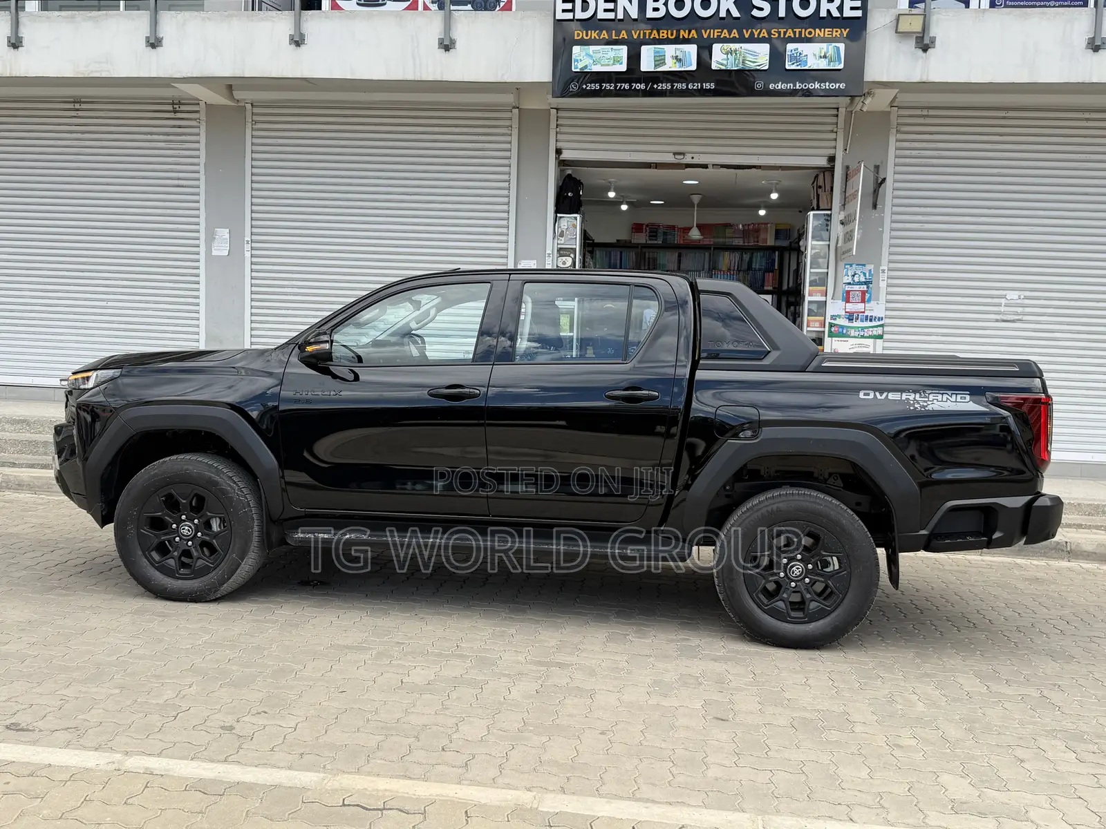New Toyota Hilux 2025 Black