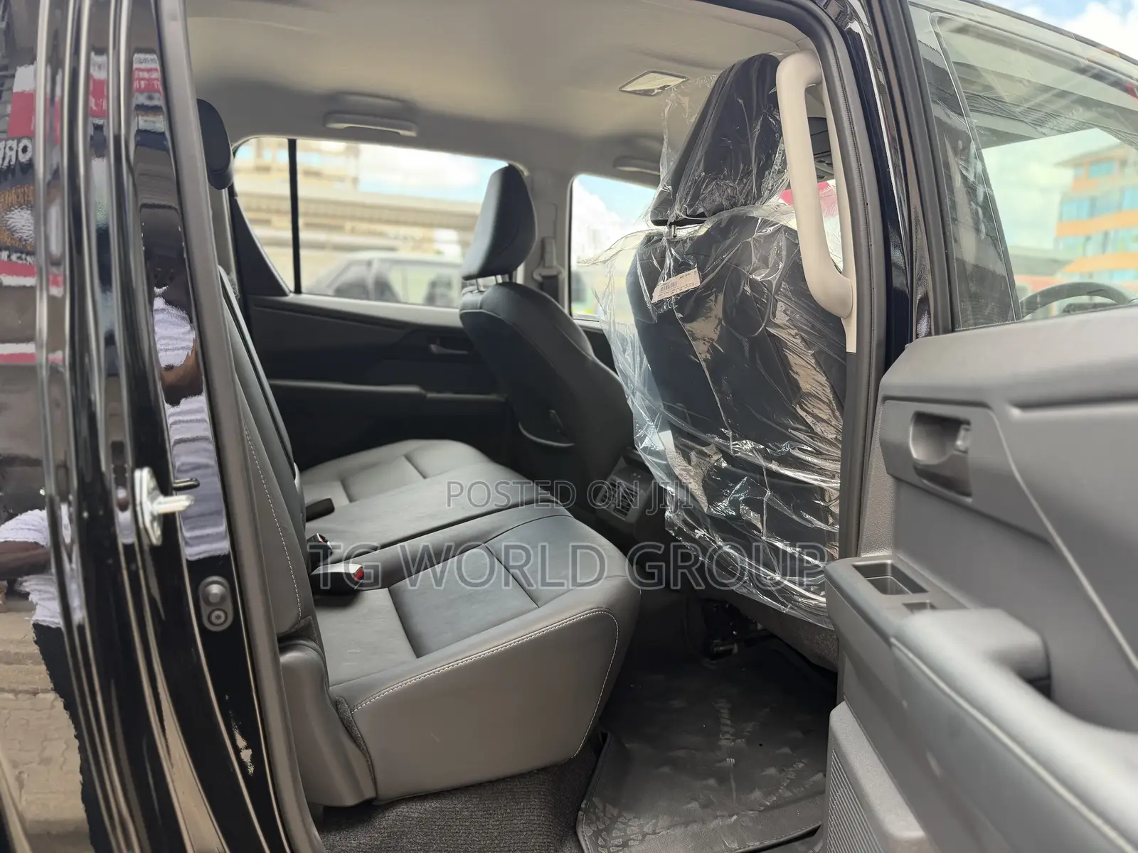 New Toyota Hilux 2025 Black