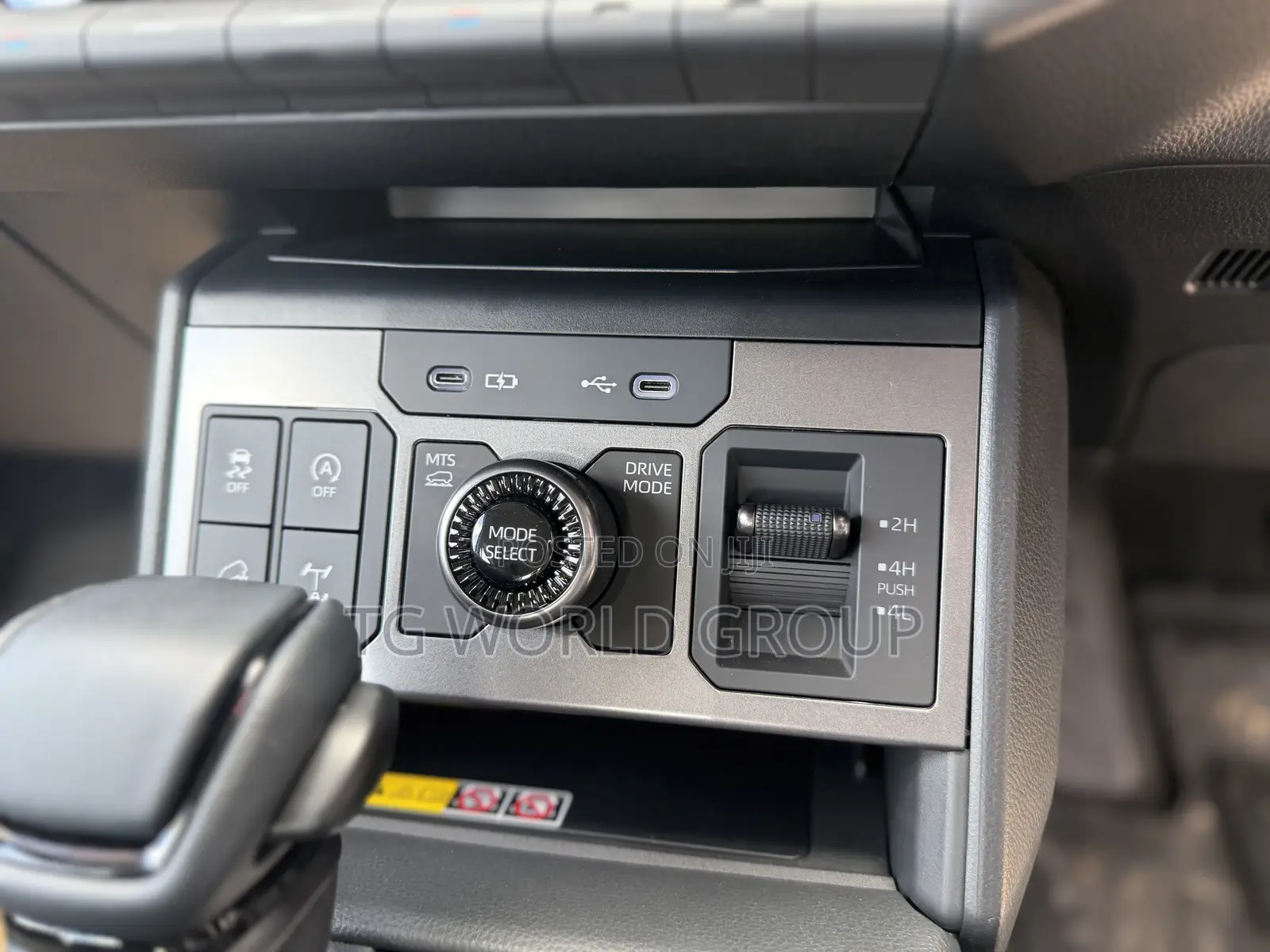 New Toyota Hilux 2025 Black