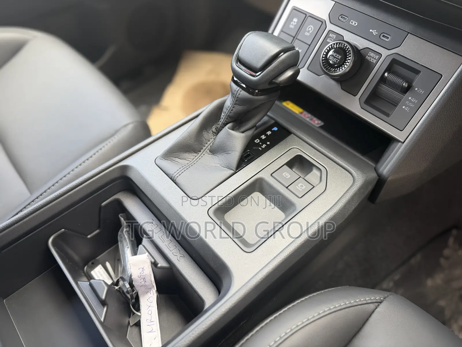 New Toyota Hilux 2025 Black