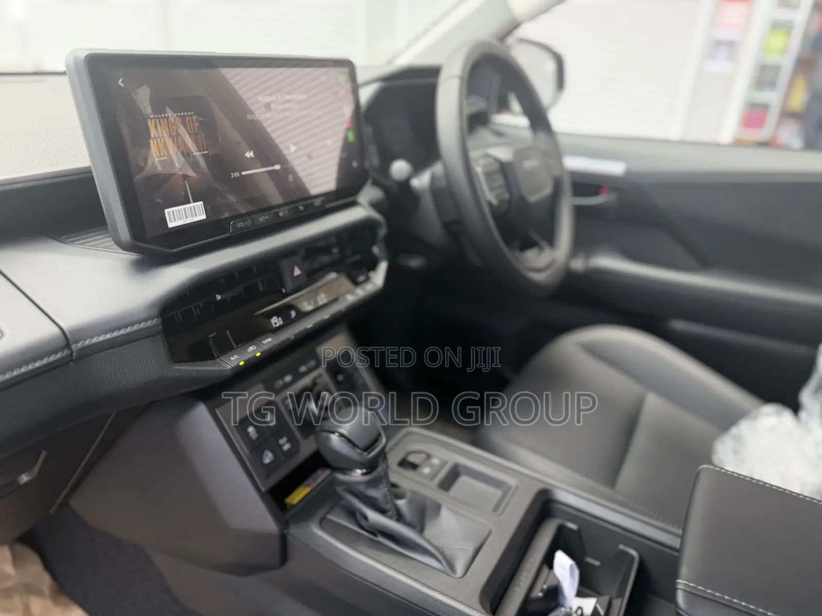 New Toyota Hilux 2025 Black