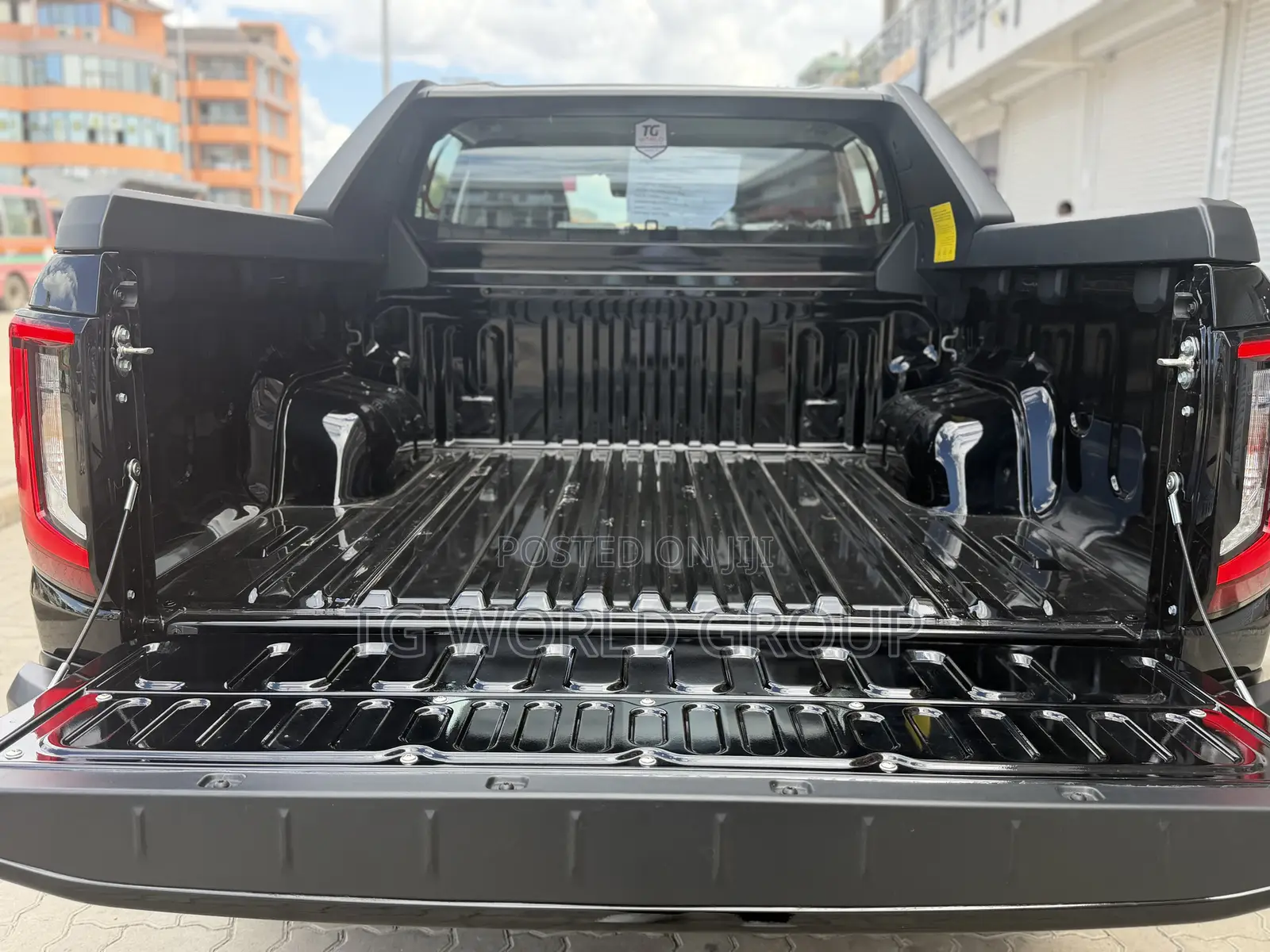 New Toyota Hilux 2025 Black