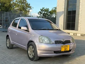 Toyota Vitz 2004 Pink
