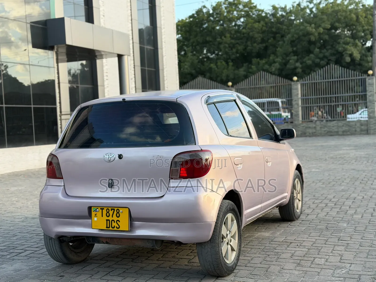 Toyota Vitz 2004 Pink