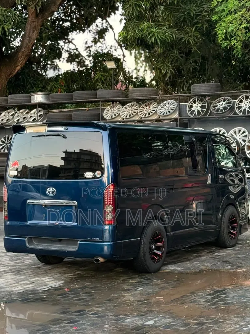 Toyota HiAce 2006 Blue