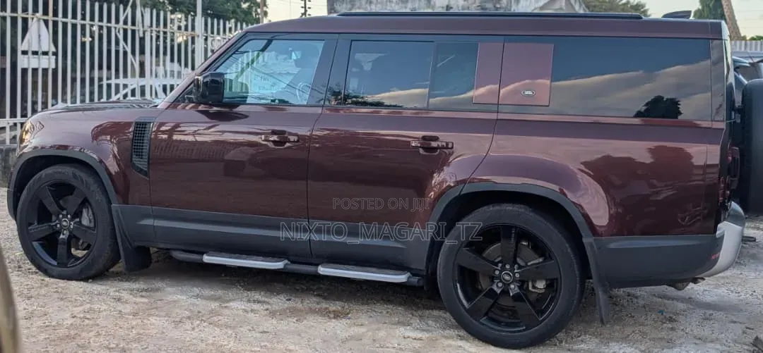 Land Rover Defender 2023 Red