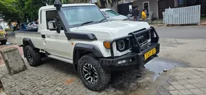 Toyota Land Cruiser 2017 White