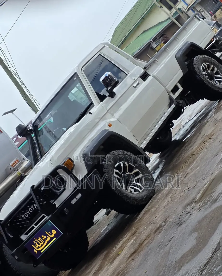 Toyota Land Cruiser 2017 White