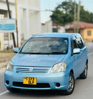Toyota Raum 2004 Blue