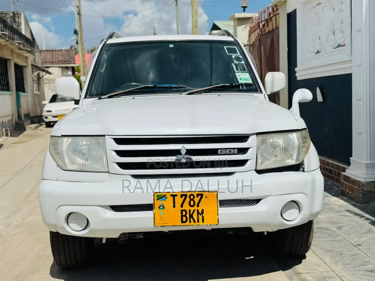 Mitsubishi Pajero 2000 White