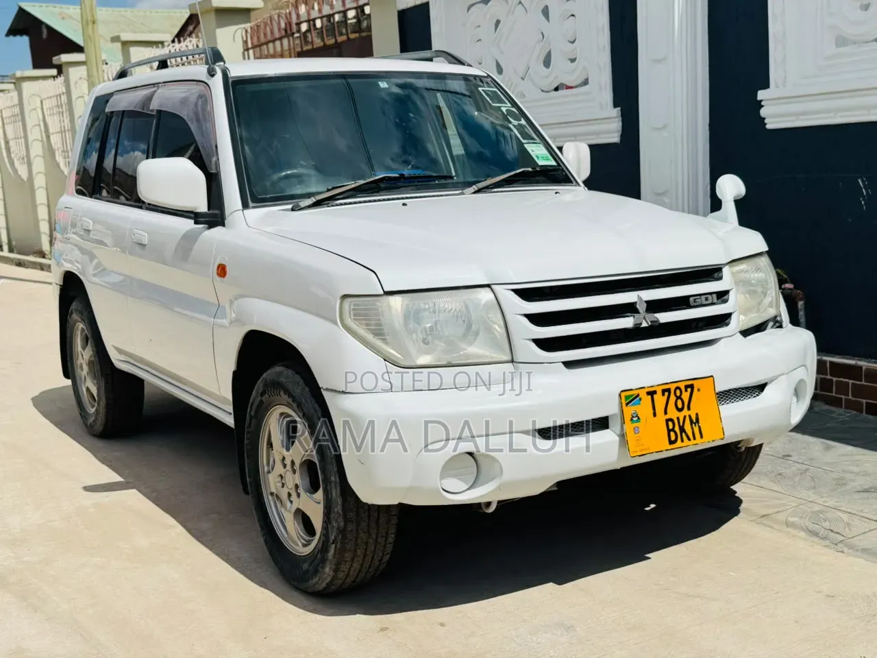 Mitsubishi Pajero 2000 White