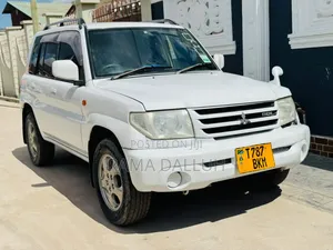 Mitsubishi Pajero 2000 White