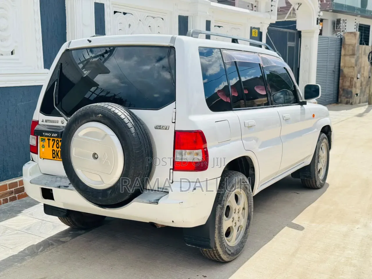 Mitsubishi Pajero 2000 White