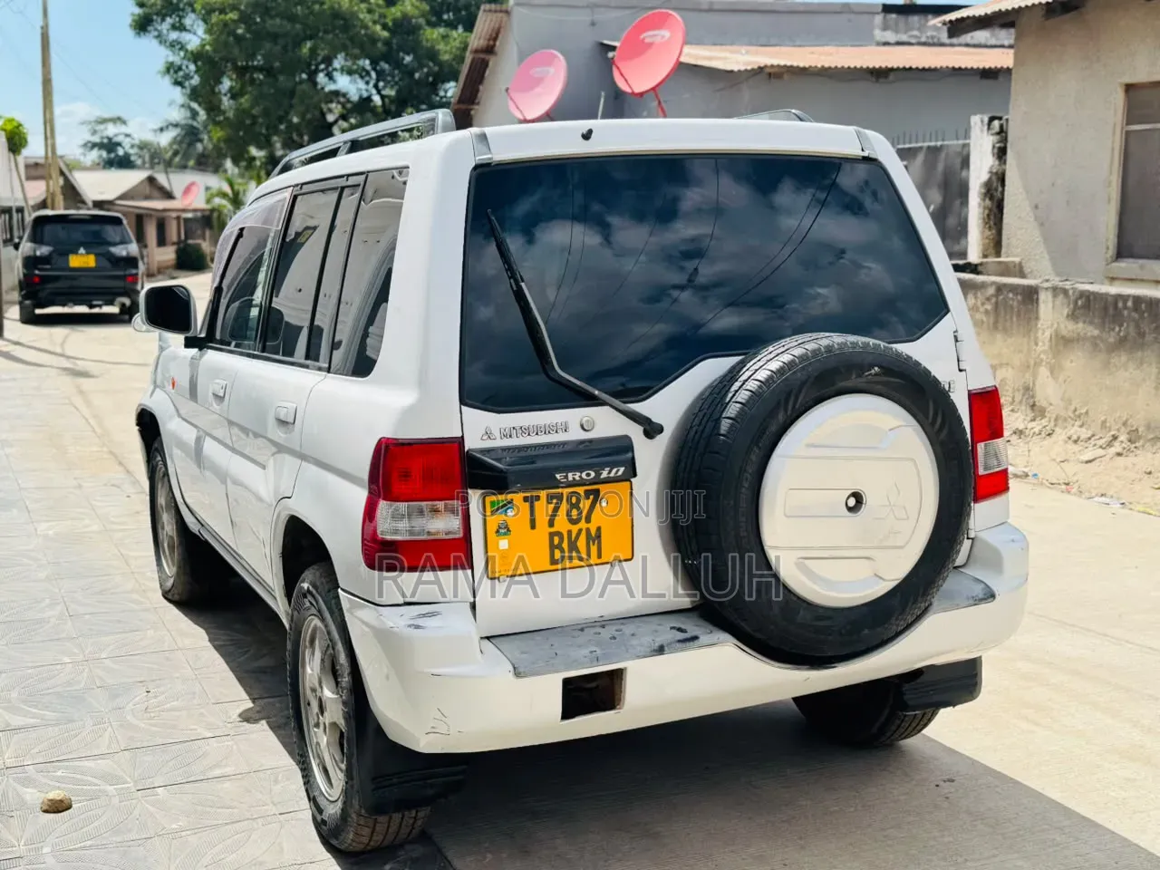 Mitsubishi Pajero 2000 White