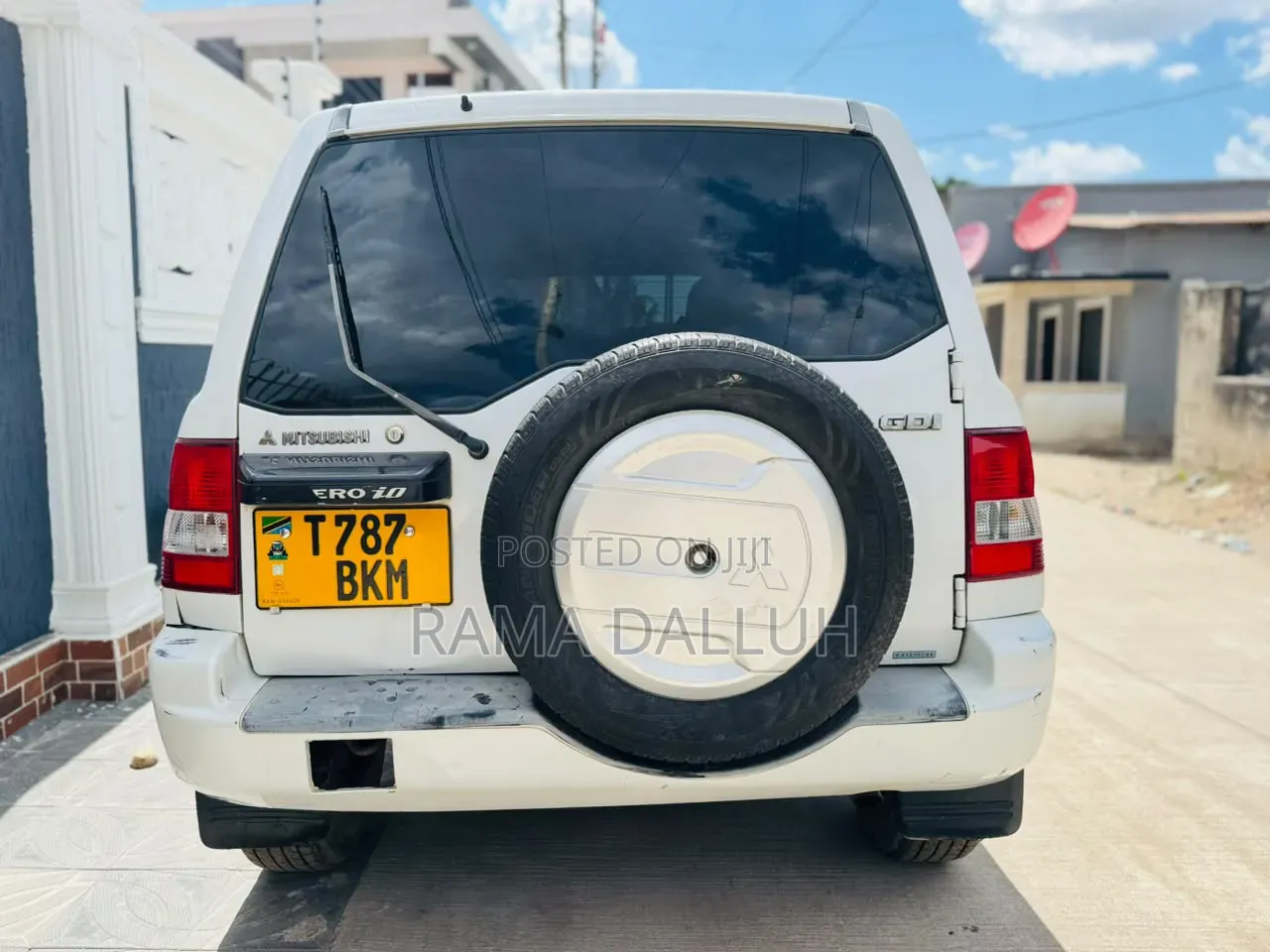 Mitsubishi Pajero 2000 White