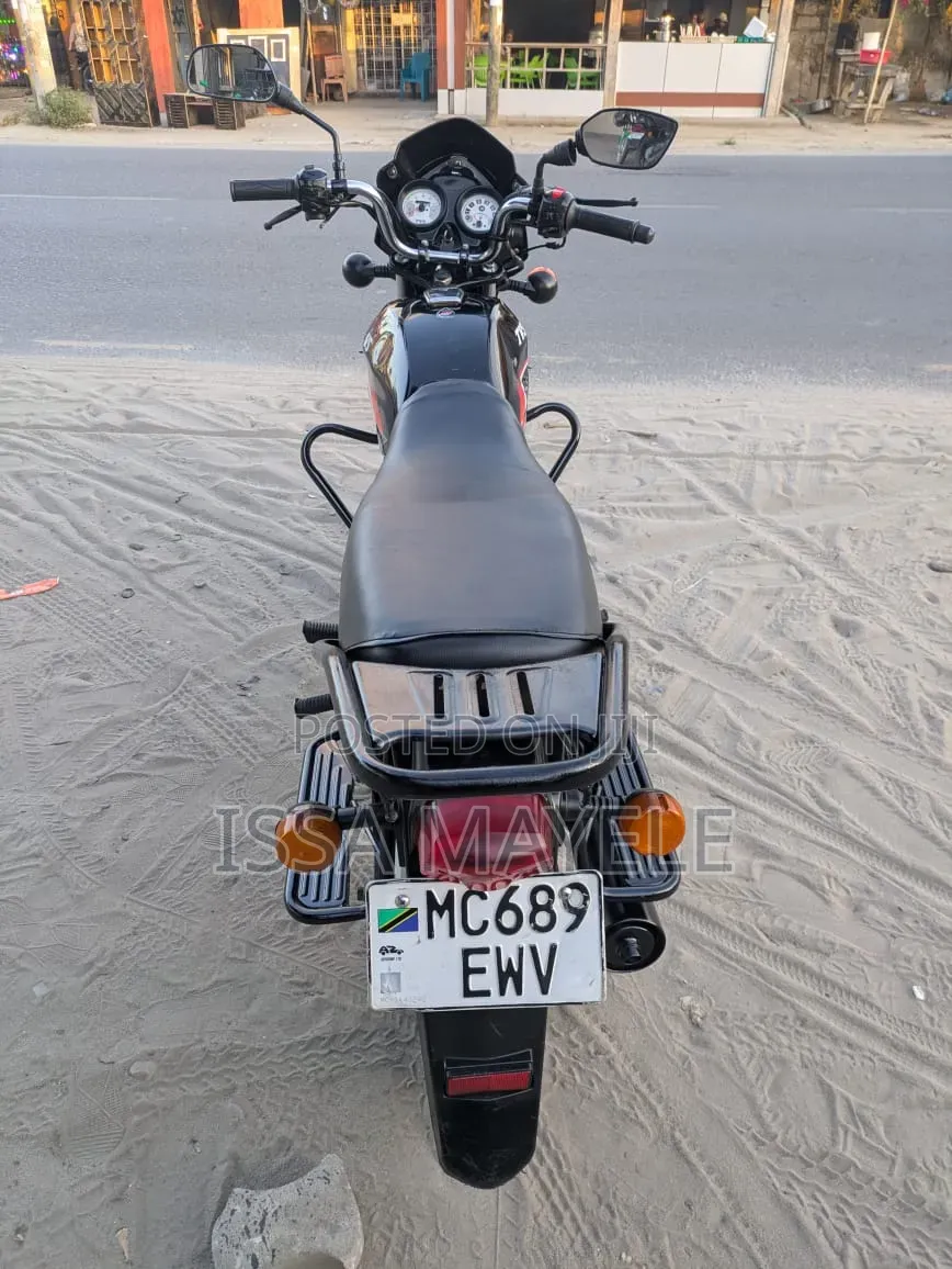 TVS HLX 125 2025 Black