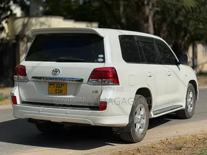 Toyota Land Cruiser 2011