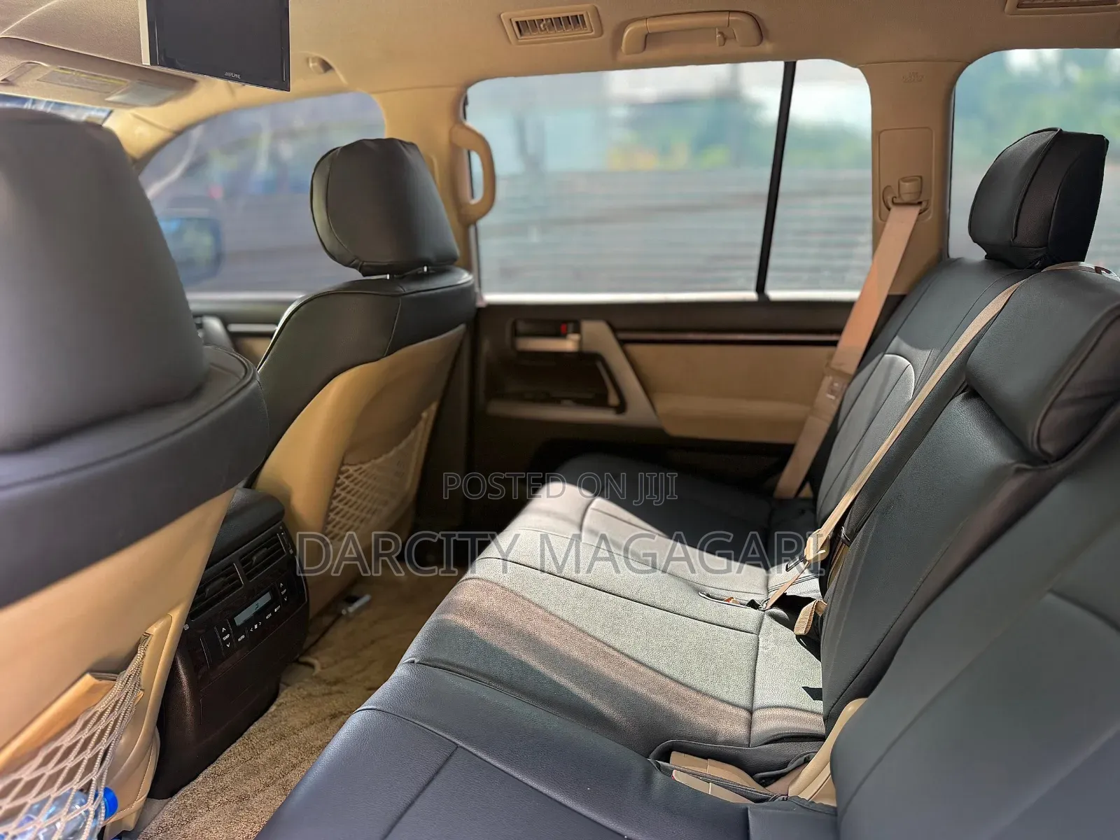 Toyota Land Cruiser 2011