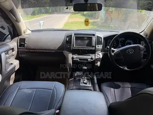 Toyota Land Cruiser 2011