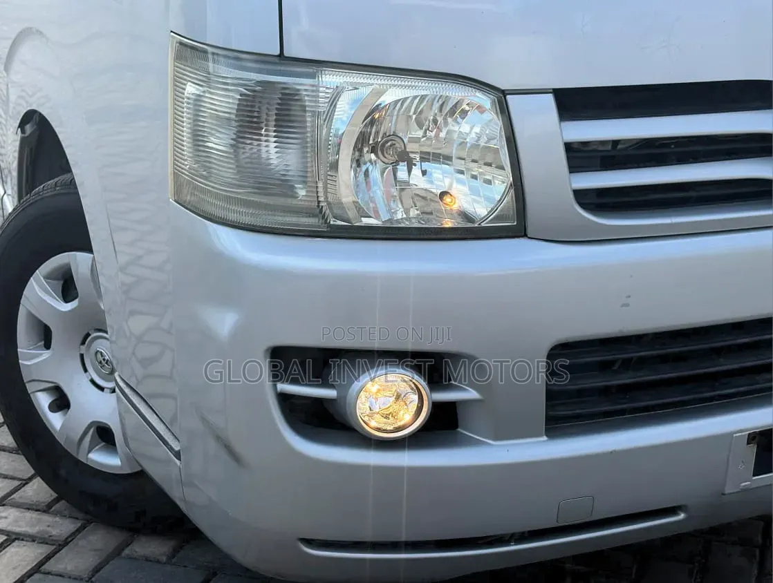 Toyota Noah 2004 Silver