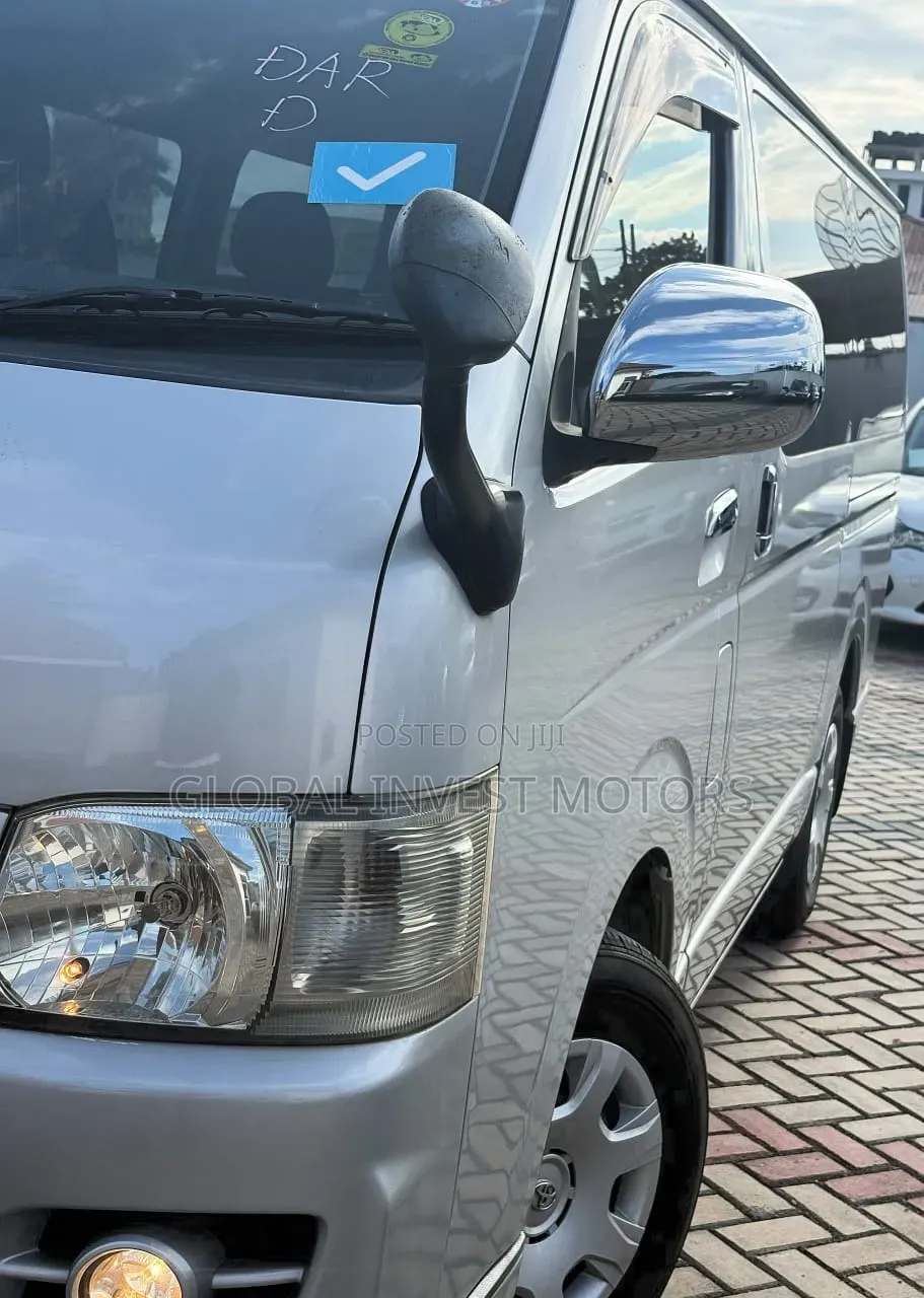 Toyota Noah 2004 Silver