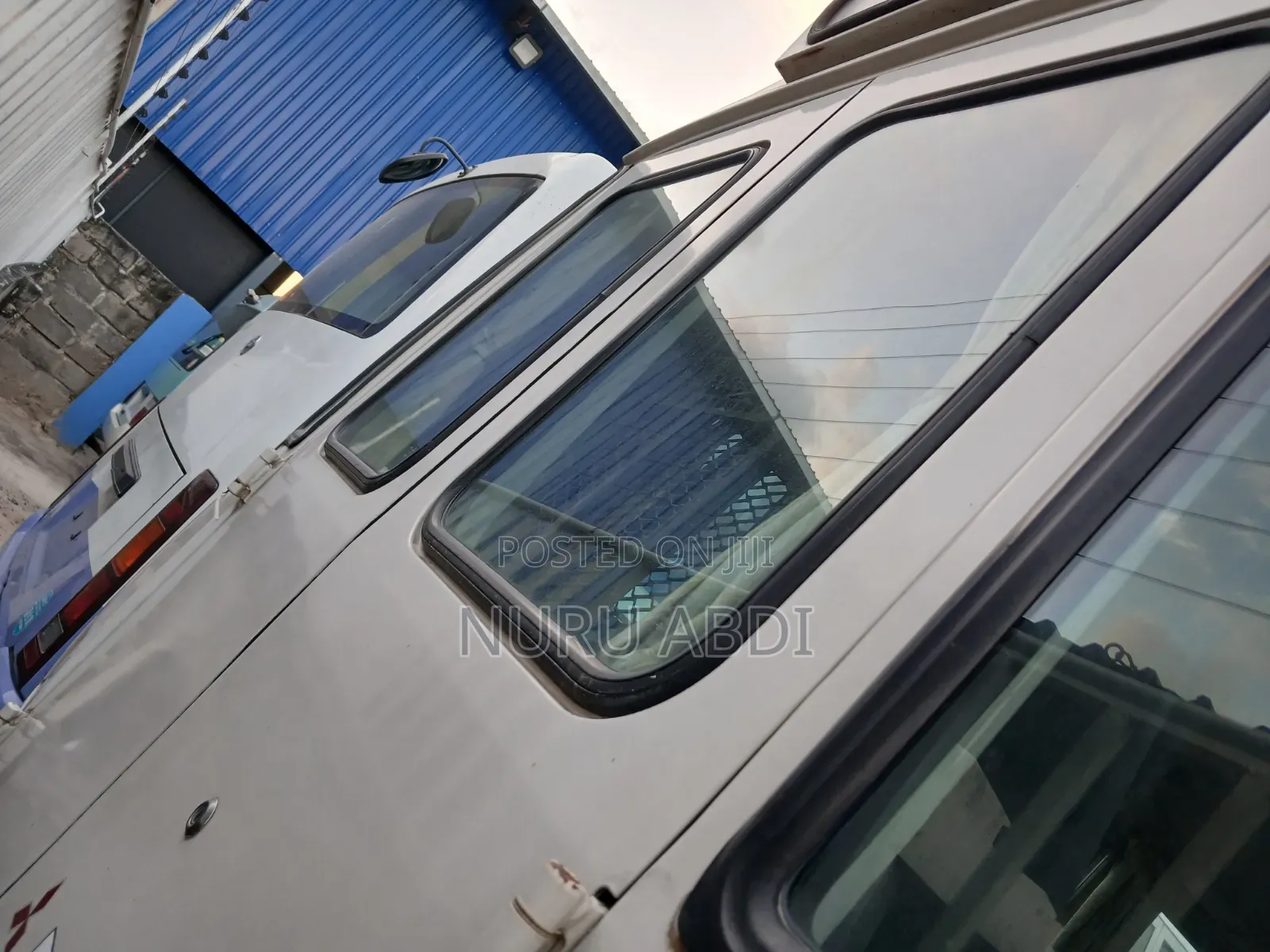 Mitsubishi Fuso Rosa 1999 White
