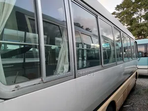 Mitsubishi Fuso Rosa 1999 White