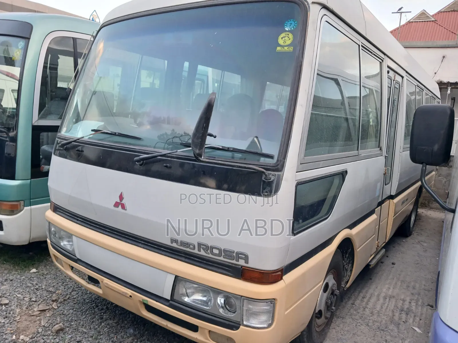 Mitsubishi Fuso Rosa 1999 White