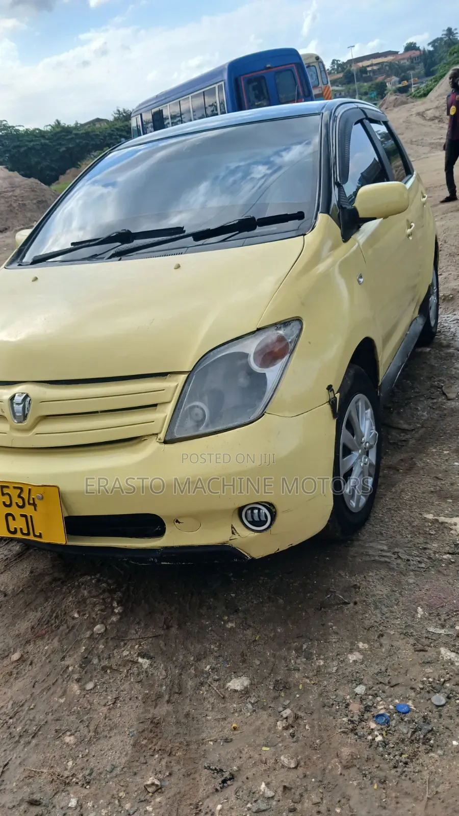 Toyota IST 2004 Yellow