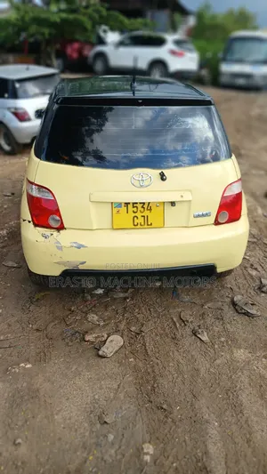 Toyota IST 2004 Yellow