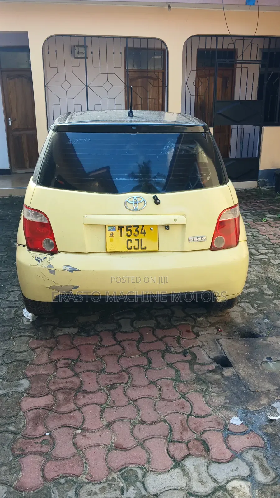 Toyota IST 2004 Yellow