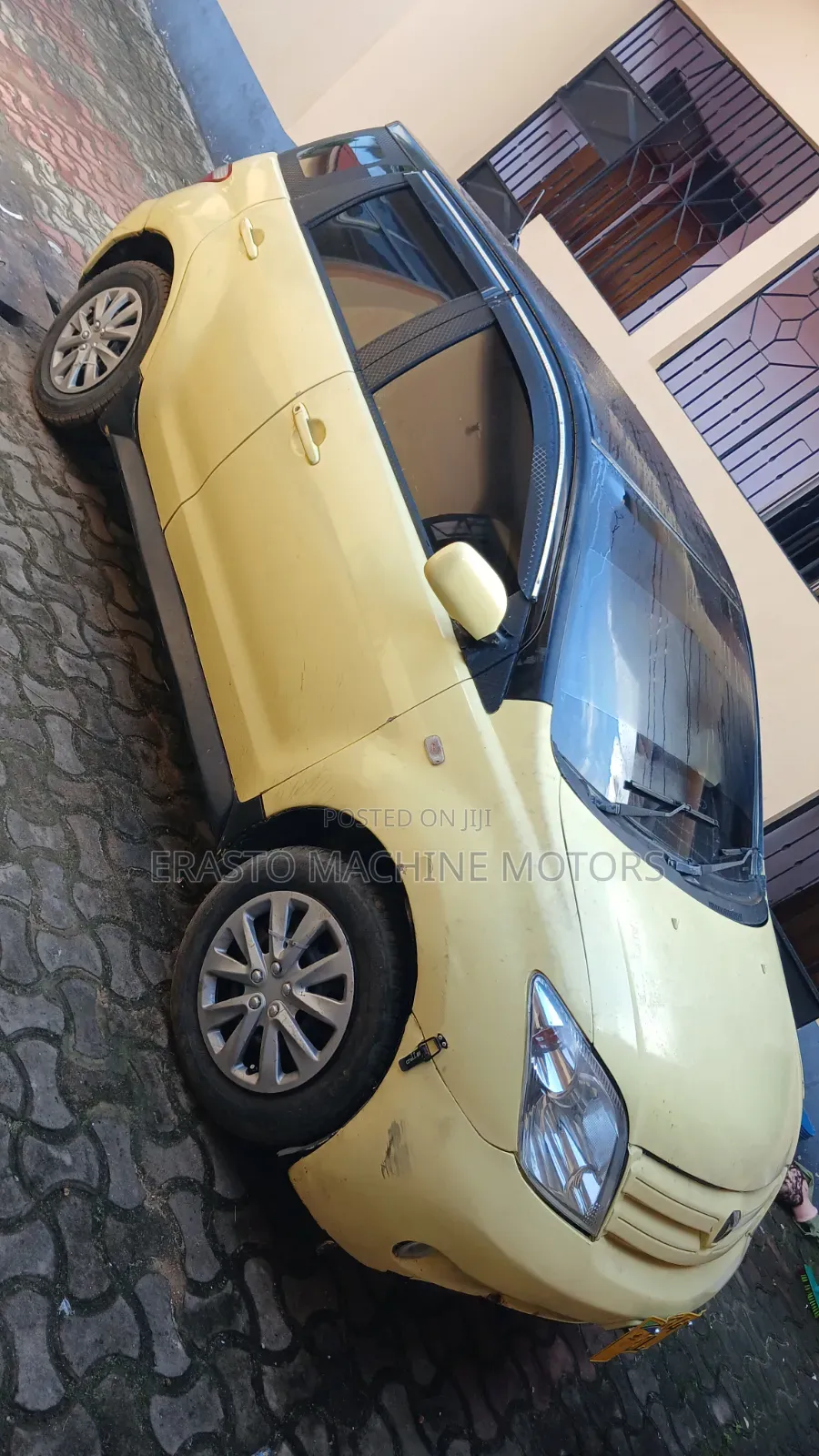 Toyota IST 2004 Yellow