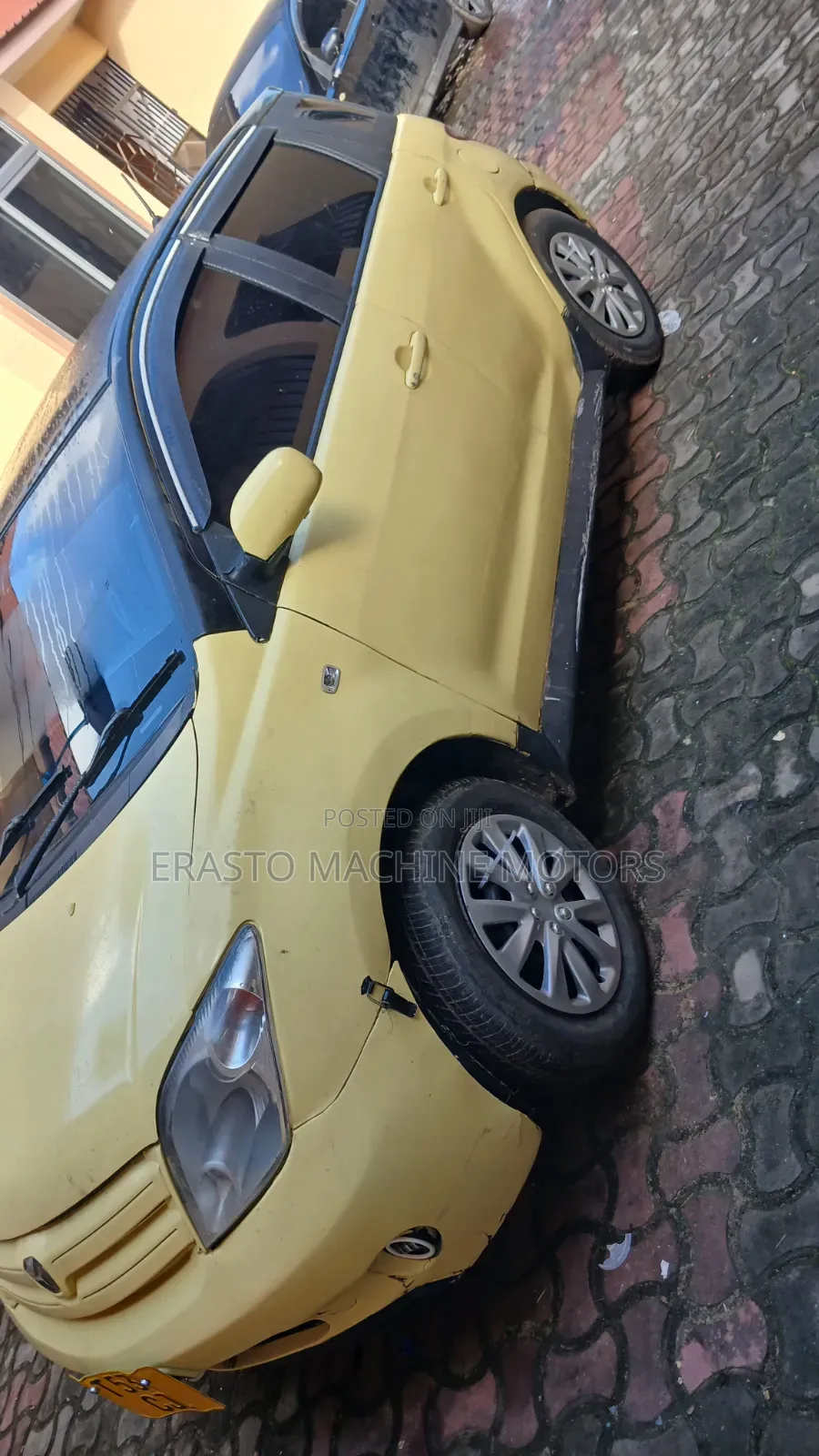 Toyota IST 2004 Yellow