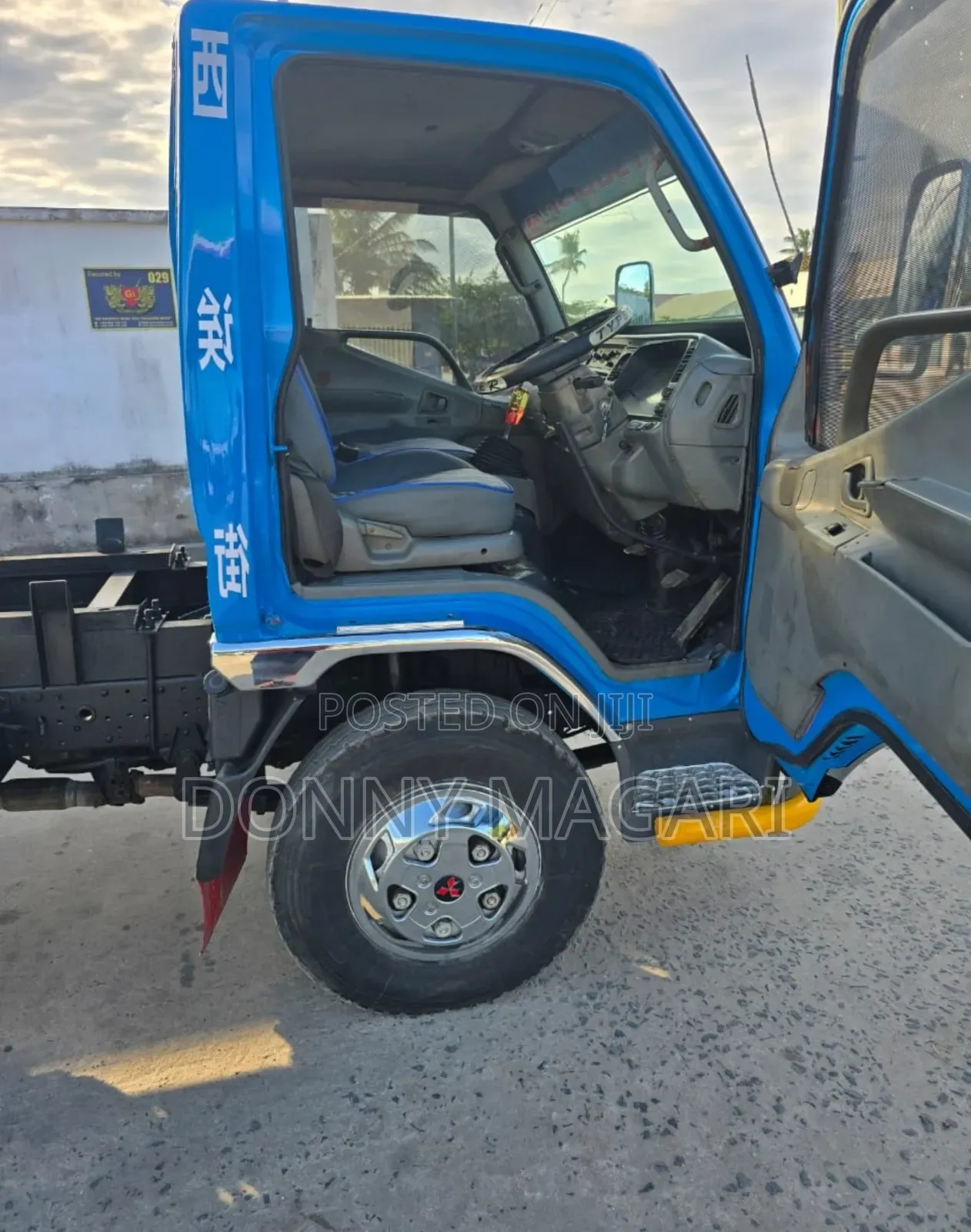 Mitsubishi Canter Tipper