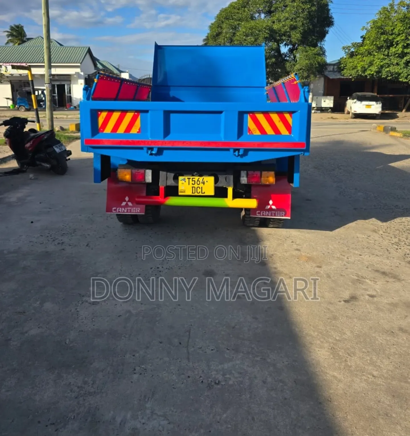Mitsubishi Canter Tipper