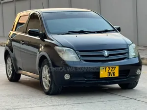 Toyota IST 2004